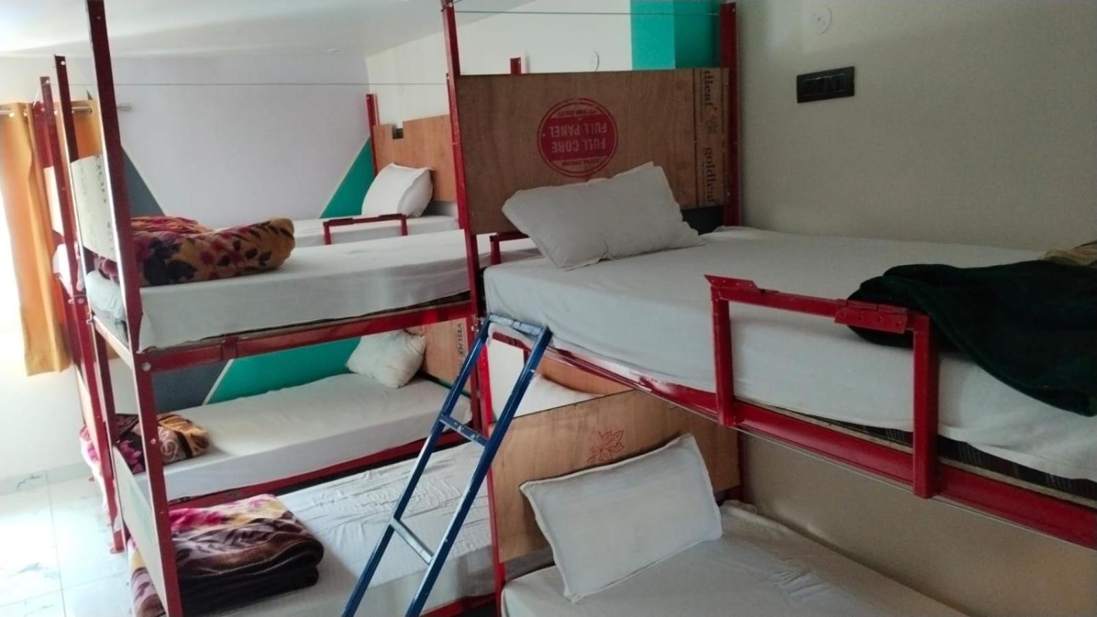 Bonfire Hostels Rishīkesh Exteriör bild