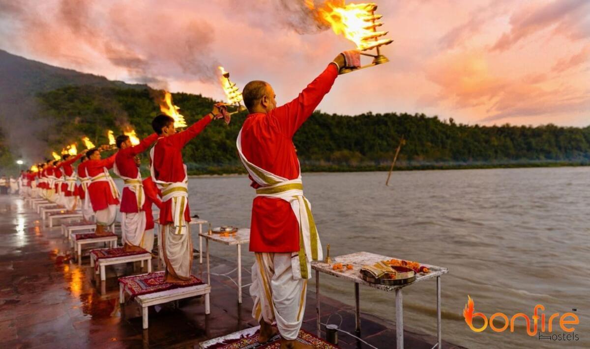 Bonfire Hostels Rishīkesh Exteriör bild